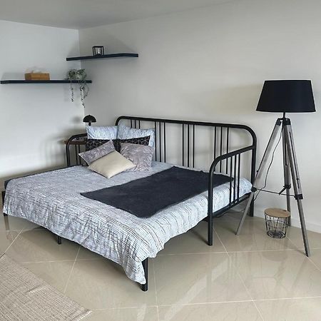 Petite Maison Studio Tout Confort Cosy Givors Autoroute Et Gare Apartment Exterior photo