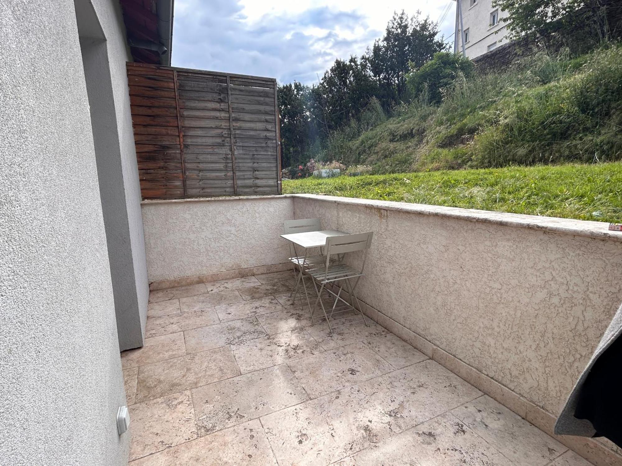 Petite Maison Studio Tout Confort Cosy Givors Autoroute Et Gare Apartment Exterior photo